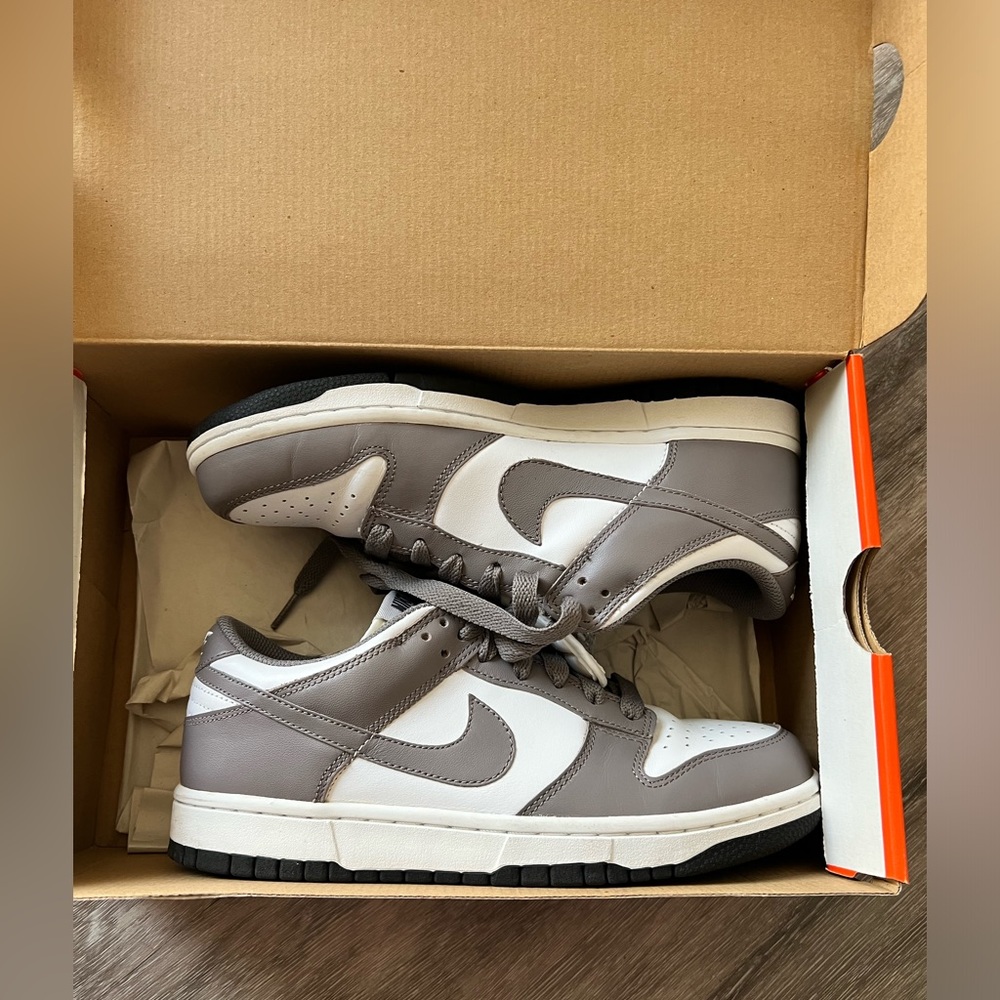 WMNS NIKE DUNKS